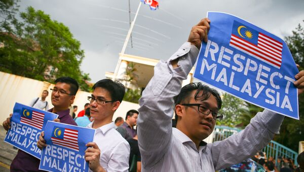 Kuala Lumpur'daki Kuzey Kore büyükelçiliği önünde Malezyalı protestocular - Sputnik Türkiye