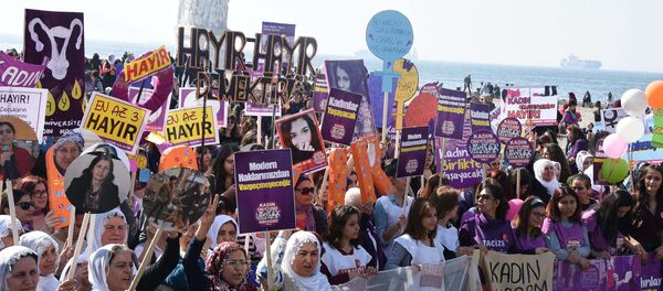 8 Mart Kadın Platformu'nun İzmir mitingi 8 Mart Kadın Platformu'nun İzmir mitingi - Sputnik Türkiye
