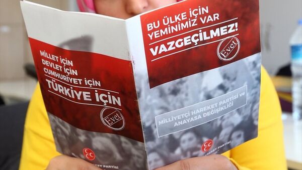 MHP'den referandum kitapçığı - Sputnik Türkiye