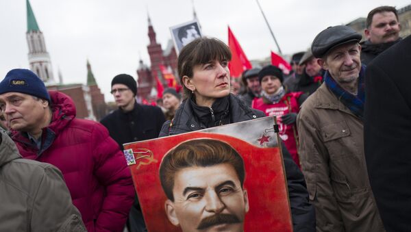 Josef Stalin 64. ölüm yıldönümünde Moskova'da anıldı - Sputnik Türkiye