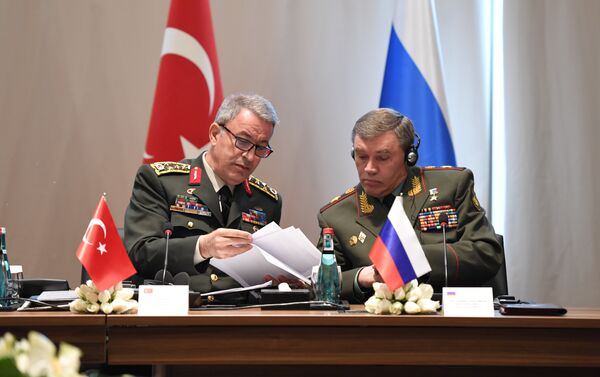 Genelkurmay Başkanı Akar ve Rusya Genelkurmay Başkanı Gerasimov - Sputnik Türkiye