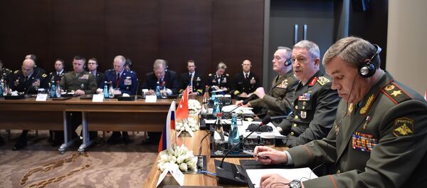 Akar, Gerasimov ve Dunford'dan Antalya'da üçlü zirve Akar, Gerasimov ve Dunford'dan Antalya'da üçlü zirve - Sputnik Türkiye