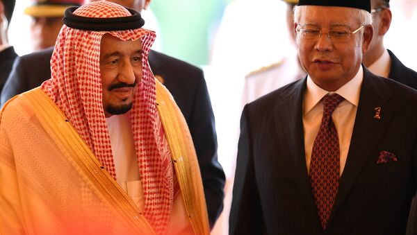 Suudi Arabistan Kralı Selman Abdülaziz el Suud ve Malezya Başbakanı Necib Rezzak - Sputnik Türkiye
