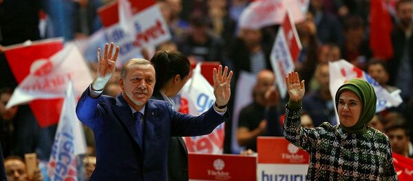 Cumhurbaşkanı Recep Tayyip Erdoğan ve eşi Emine Erdoğan - Sputnik Türkiye