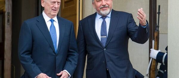 İsrail Savunma Bakanı Avigdor Lieberman ve ABD Savunma Bakanı Jim Mattis - Sputnik Türkiye
