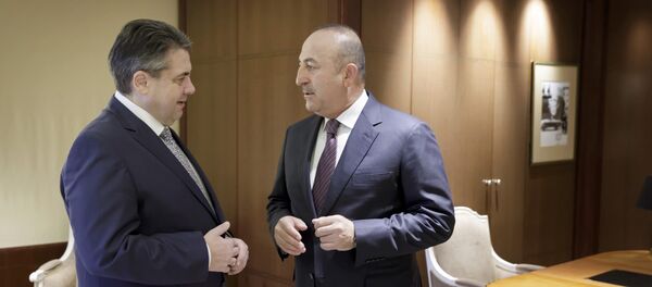 Gabriel, Berlin'de Çavuşoğlu ile görüştü. - Sputnik Türkiye