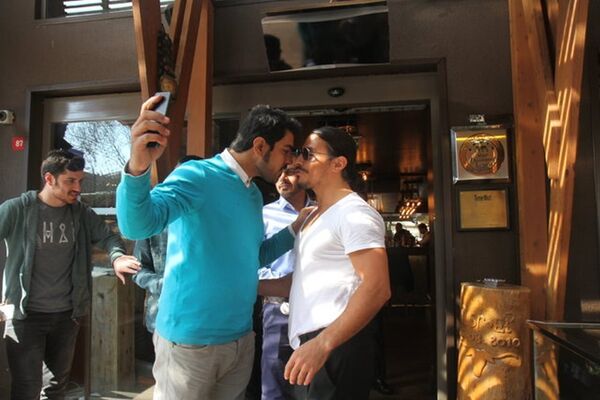 Nusret Gökçe'nin 'hongi' selamı - Sputnik Türkiye