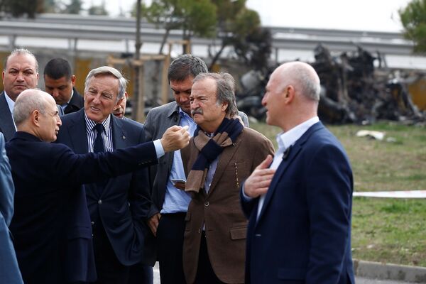 Bülent Eczacıbaşı, kaza yerine giderek yetkililerden bilgi aldı. - Sputnik Türkiye