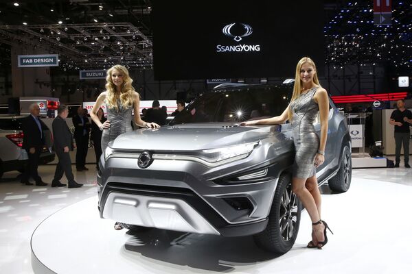 7 koltuklu SsangYong XAVL crossover konsept otomobili. - Sputnik Türkiye