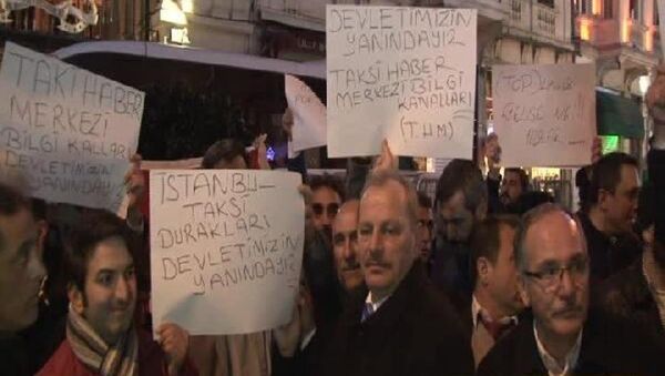 Taksicilerden konsolosluk önünde Hollanda protestosu - Sputnik Türkiye