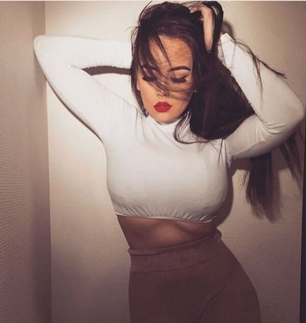 Başörtüsünü çıkarmayı tercih eden Malika Faviano'nun Instagram paylaşımı - Sputnik Türkiye