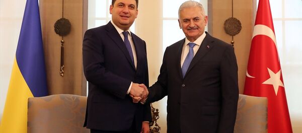 Ukrayna Başbakanı Vladimir Groysman ile Başbakan Binali Yıldırım - Sputnik Türkiye