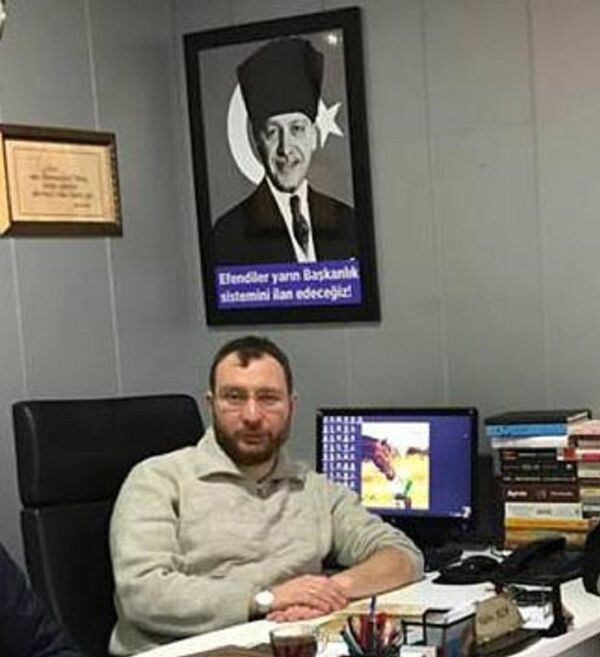 Gölcük Belediyesi çalışanı İdris Alp'ın tepki çeken fotoğrafı - Sputnik Türkiye