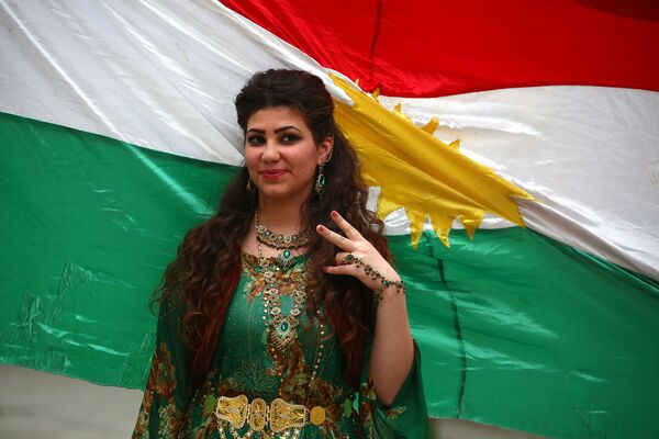 Suriye'de Kürt kıyafeti defilesi - Sputnik Türkiye