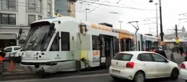 Sirkeci'de tramvay raydan çıktı - Sputnik Türkiye
