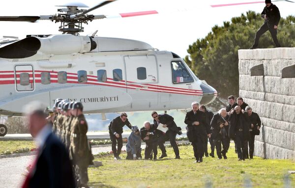 Cumhurbaşkanı Erdoğan'ın helikopteri Kurtulmuş çiftine zor anlat yaşattı - Sputnik Türkiye