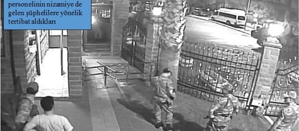 15 Temmuz darbe girişiminde 40 askerin 4 zırhlı askeri araçla Fenerbahçe Orduevi'ni bastığı anlara ilişkin fotoğraflar iddianameye yansıdı. - Sputnik Türkiye