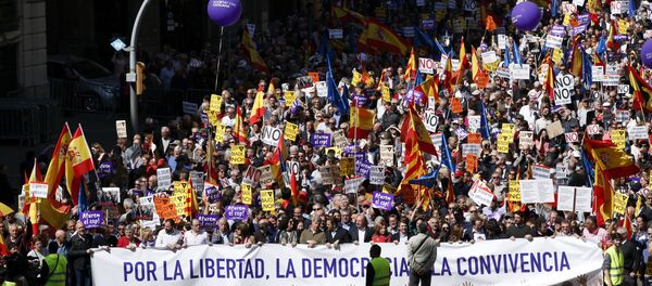 Barselona'da Katalonya'daki bağımsızlık girişimine karşı yürüyüş - Sputnik Türkiye