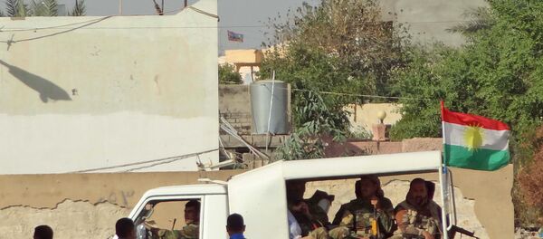 Kerkük'te Irak merkezi hükümetine bağlı polisler ve Peşmerge güçleri - Sputnik Türkiye
