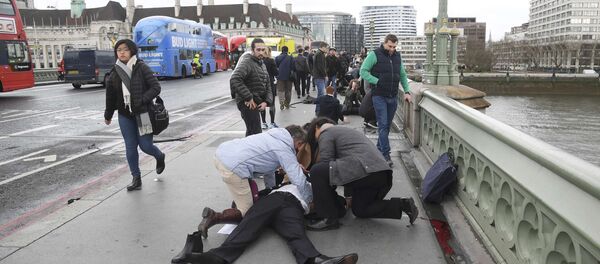 Londra'nın Westminster köprüsünde çok sayıda yaralı bulunuyor - Sputnik Türkiye
