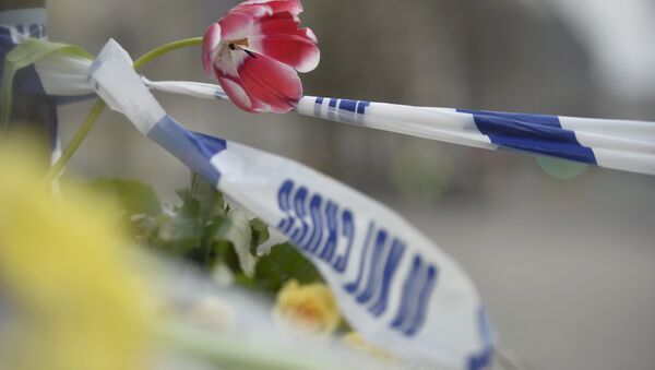 Londra saldırısının ardından olay yerine çiçek bırakıldı - Sputnik Türkiye