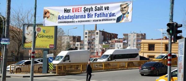 AK Parti İl Başkanlığı'nın astığı Şeyh Sait'e övgü pankartı - Sputnik Türkiye