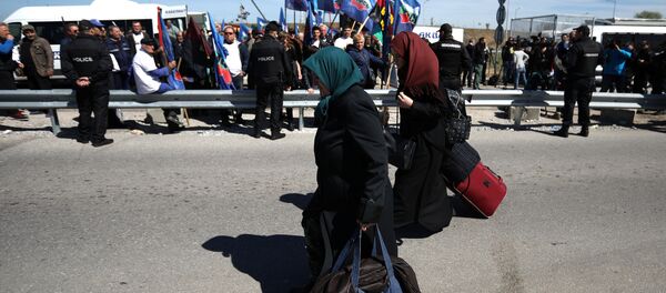 Seçmenler, Bulgaristan sınırından yaya olarak geçti - Sputnik Türkiye