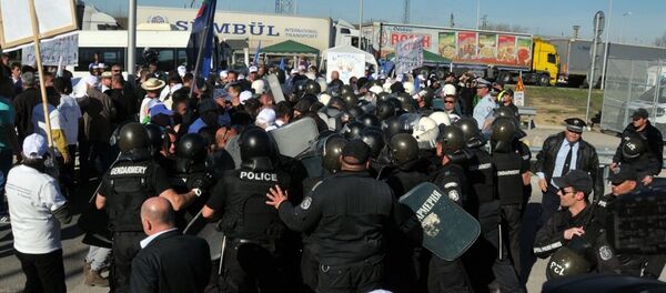 Bulgar polisinden Türkiye sınırını kapatan gruplara müdahale - Sputnik Türkiye