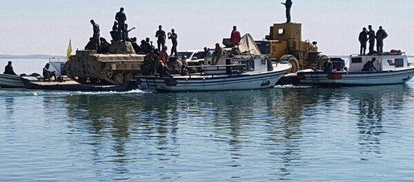 Rakka operasyonunda Fırat nehrinden böyle geçtiler Rakka operasyonunda Fırat nehrinden böyle geçtiler - Sputnik Türkiye