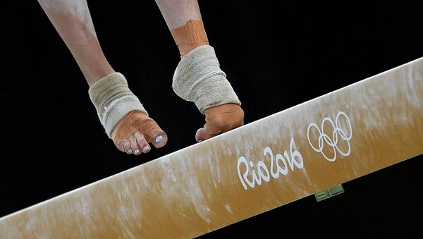 Изабелла Онишко из Канады выполняет упражнения на бревне в финале соревнований по спортивной гимнастике среди женщин на XXXI летних Олимпийских играх - Sputnik Türkiye