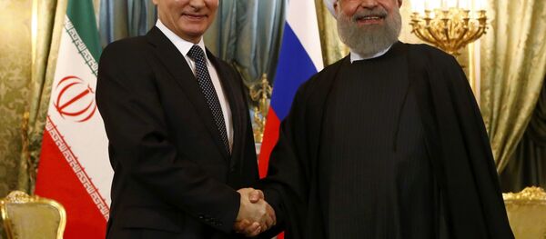 Rusya Devlet Başkanı Vladimir Putin ve İran Cumhurbaşkanı Hasan Ruhani - Sputnik Türkiye