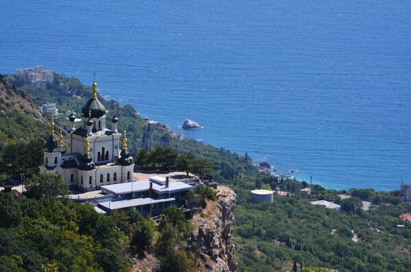 Foros kasabası yakınlarındaki Kızıl Kaya üzerinde bulunan Mesihin Dirilişi Kilisesi - Sputnik Türkiye