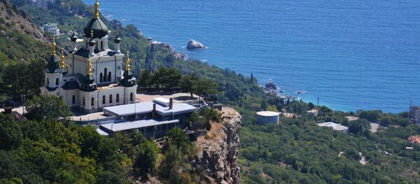 Foros kasabası yakınlarındaki Kızıl Kaya üzerinde bulunan Mesihin Dirilişi Kilisesi - Sputnik Türkiye