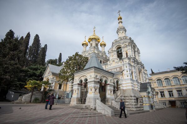 Yalta'daki Aziz Nikolay Nevskiy Katedrali - Sputnik Türkiye