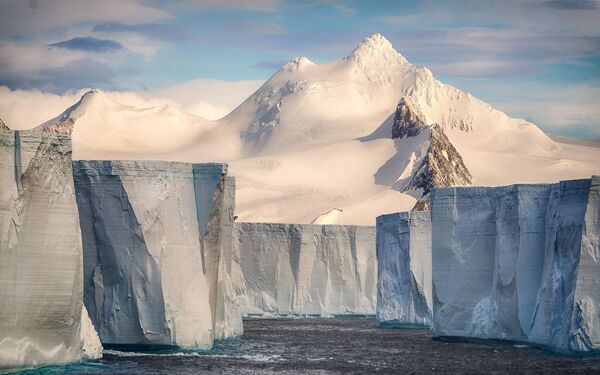 Fransız fotoğrafçı Josselin Cornou’nun 'Tabular Iceberg' adlı çalışması - Sputnik Türkiye