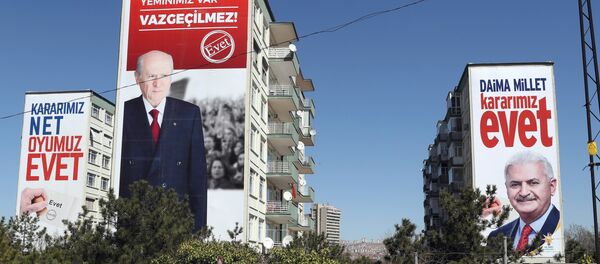 MHP lideri Devlet Bahçeli / AK Parti lideri Binali Yıldırım / Referandum / Evet - Sputnik Türkiye