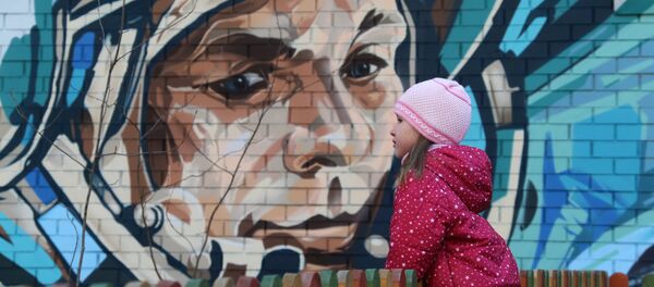 Kozmonot Yuri Gagarin'in Moskova'daki duvar resmi - Sputnik Türkiye
