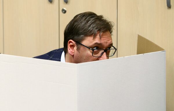 Başbakan Vuçiç, oyunu başkent Sırbistan'da kullandı. - Sputnik Türkiye