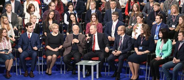 Vladimir Putin / St. Petersburg'da düzenlenen medya forumunda - Sputnik Türkiye