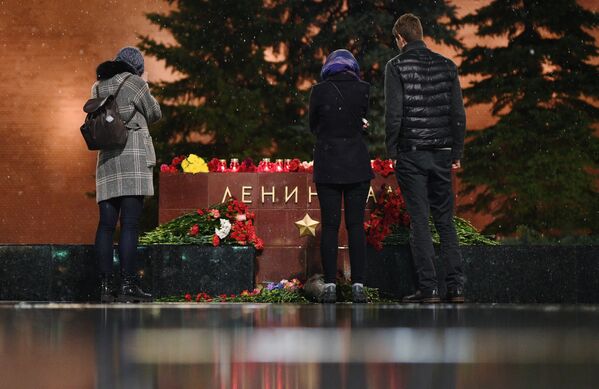 St. Petersburg metro saldırısında ölenler anılıyor - Sputnik Türkiye