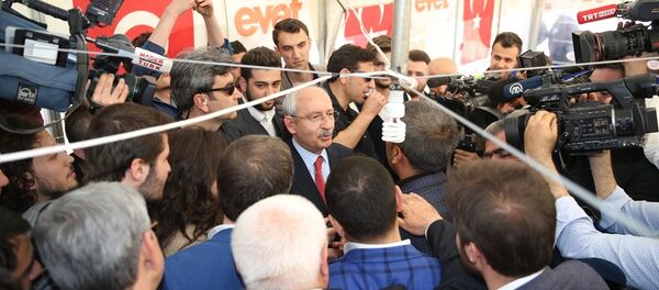 Kemal Kılıçdaroğlu, Gaziantep'te 'Evet' çadırını gezdi. - Sputnik Türkiye