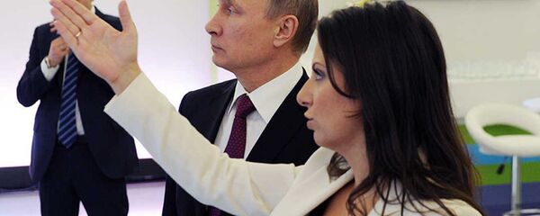 Rusya Devlet Başkanı Vladimir Putin ile Sputnik ve Russia Today Genel Yayın Yönetmeni Margarita Simonyan’ - Sputnik Türkiye