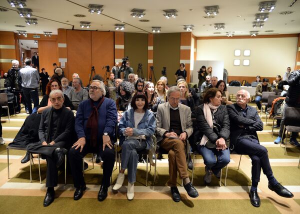 250 sanatçıdan ortak referandum açıklaması 250 sanatçıdan ortak referandum açıklaması - Sputnik Türkiye