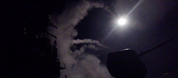 ABD Suriye'deki hava üssünü Tomahawk füzeleri ile vurdu - Sputnik Türkiye