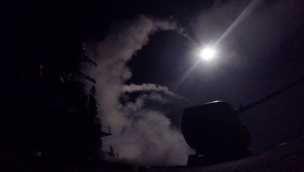ABD Suriye'deki hava üssünü Tomahawk füzeleri ile vurdu - Sputnik Türkiye