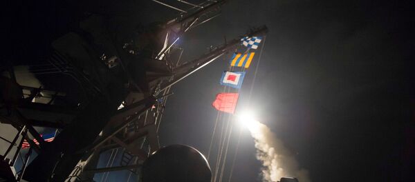 ABD, Suriye'deki bir hava üssünü füzelerle vurdu - Sputnik Türkiye