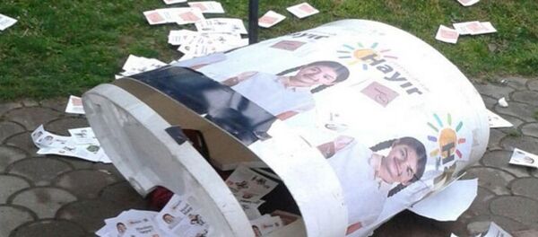 CHP'nin 'Hayır' standına saldırı CHP'nin 'Hayır' standına saldırı - Sputnik Türkiye