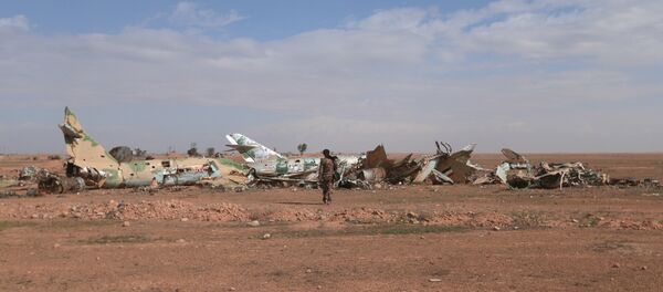 Demokratik Suriye Güçleri (DSG) / Tabka askeri hava üssü - Sputnik Türkiye