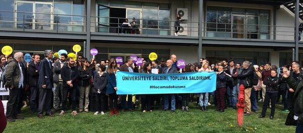 Bilgi Üniversitesi'nde Chris Stephenson'a destek eylemi - Sputnik Türkiye