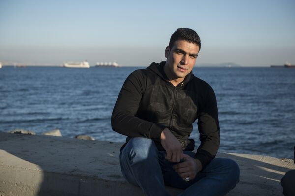 Bir Afgan sığınmacı Türkiye'nin kapıları açmasını bekliyorum diyor - Sputnik Türkiye